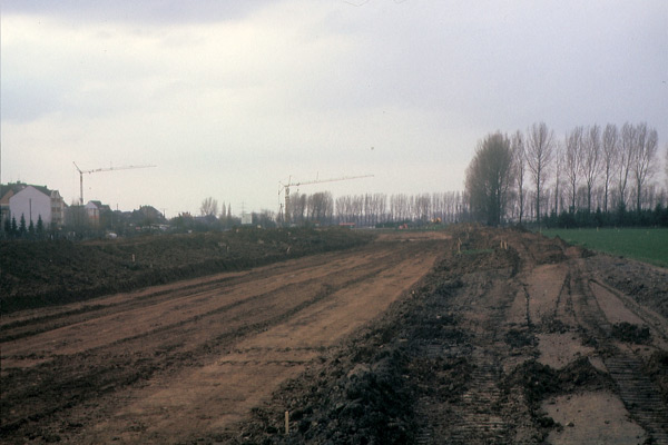 1985: Neubau B 9 und Fußgängerbrücke nach Rheinfeld 
